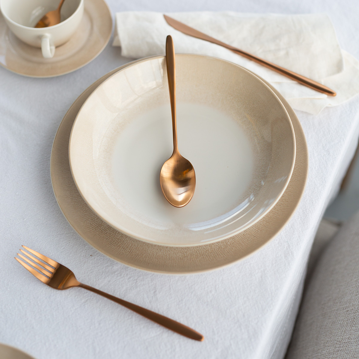 Zestaw sztućców 16 el. Vivo rose gold | Sola