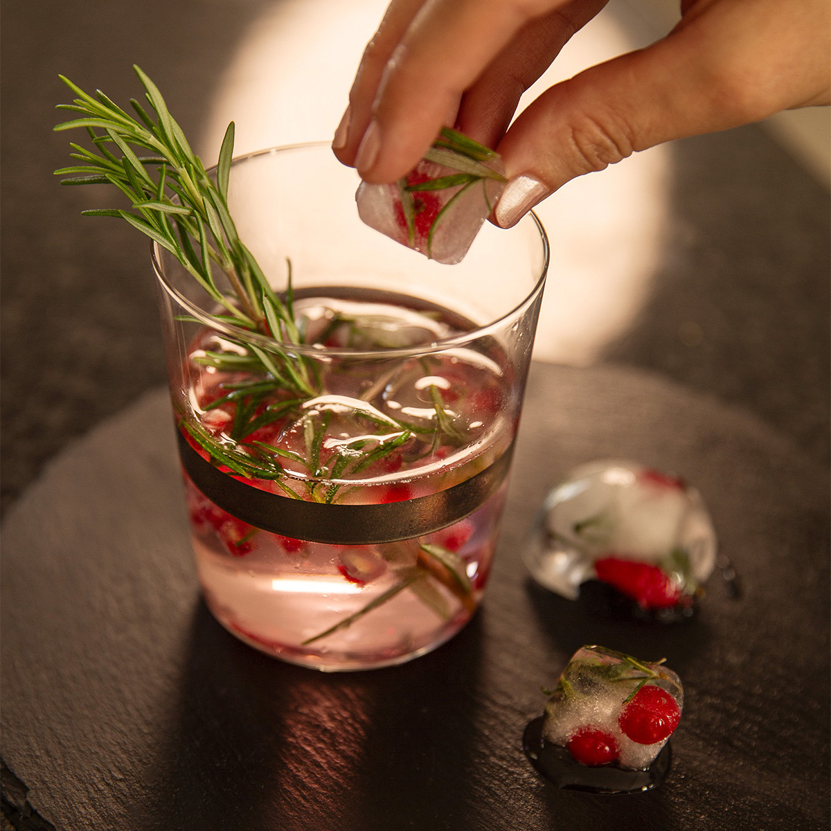 Szklanki Tumbler ze złotym paskiem 440 ml zestaw 6 szt. - 21st Century Glas Lunasol META Glass