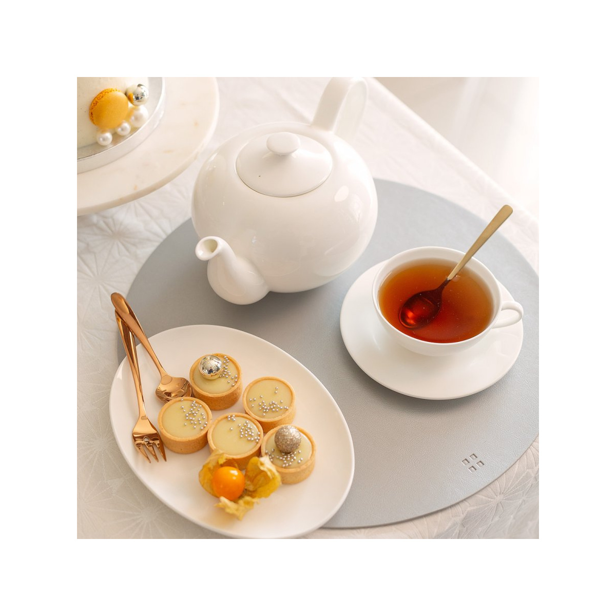 Biały porcelanowy czajnik 1,2 l - Premium Platinum Line