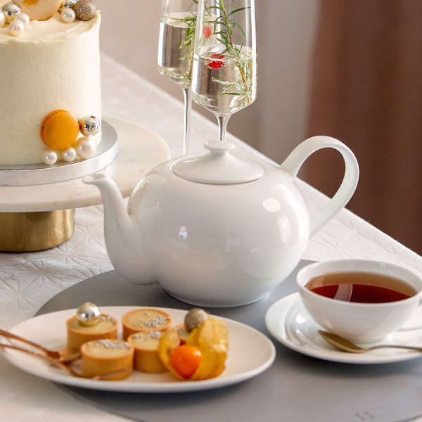 Biały porcelanowy czajnik 1,2 l - Premium Platinum Line