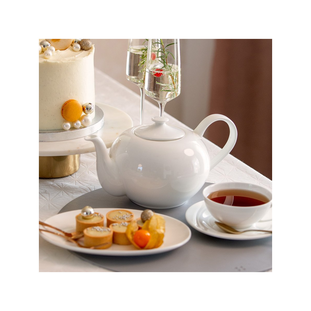 Biały porcelanowy czajnik 1,2 l - Premium Platinum Line