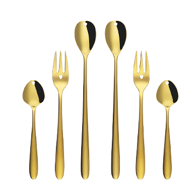 Komplet sztućców Love Cutlery w kolorze złotym na białym tle 